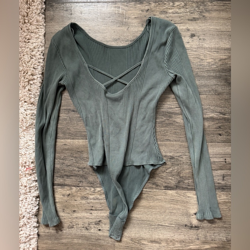 WOMENS AERIE BODYSUIT SIZE LARGE